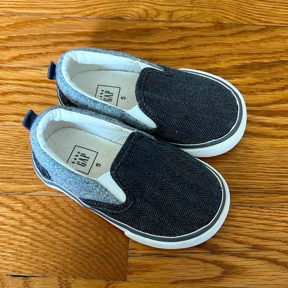 Gap Black and grey baby slip on sneakers-Size 5T